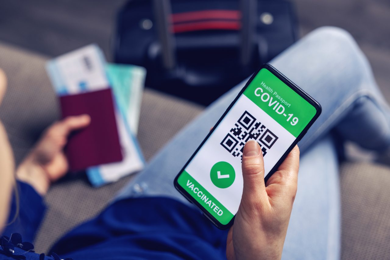 Comisia Europeană a prezentat adeverința electronică verde, care va asigura libera circulație. Cine va beneficia de document și ce informații va conține