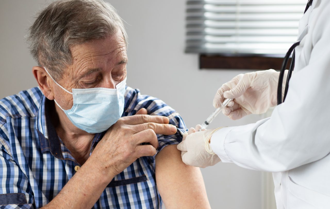 Dorința de vaccinare, mai mare decât distanța! Un român a călătorit 800 de kilometri cu trenul ca să se imunizeze
