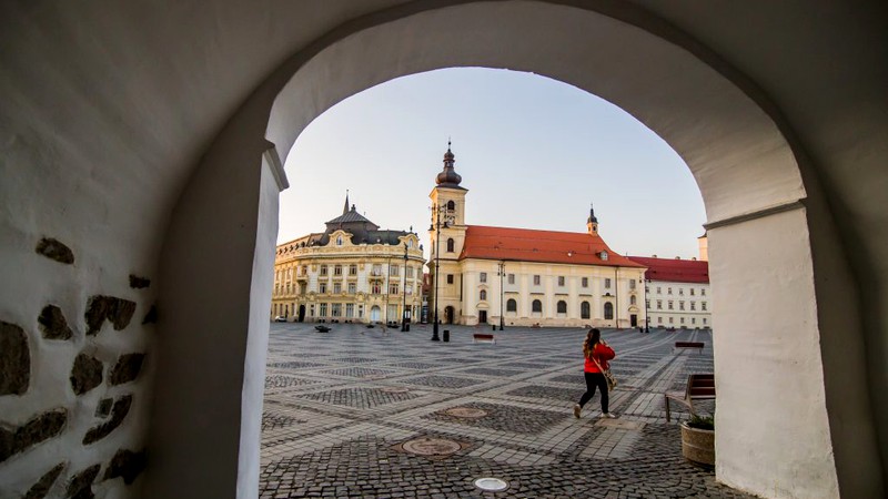 Municipiul Sibiu, în scenariul roșu de sâmbătă. Se închid, din nou, restaurantele și sălile cu jocuri de noroc