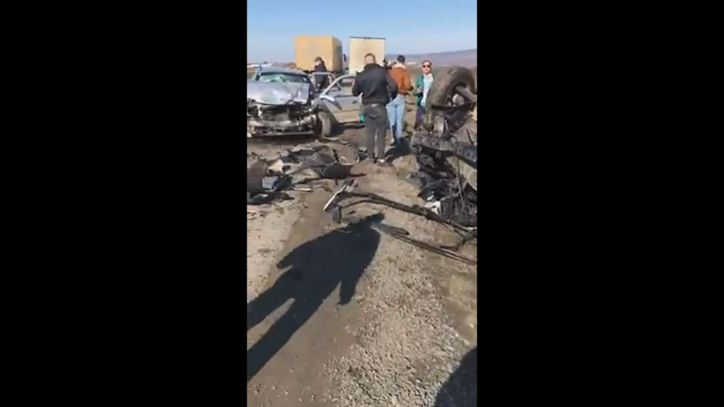 Accident rutier în Brașov. Un microbuz care transporta 10 persoane a intrat în coliziune cu autoturism