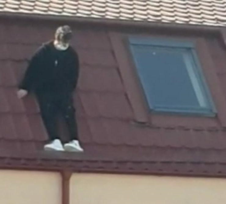 Tragedie în Capitală. Un tânăr a murit după ce s-a aruncat de pe căminul în care locuia