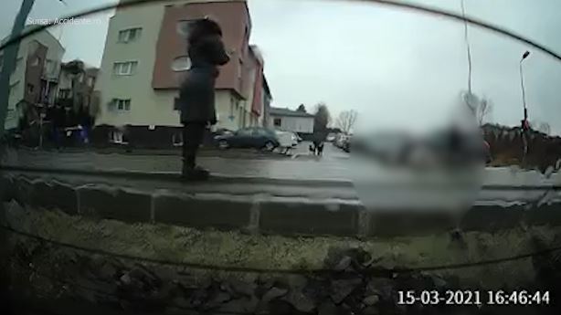 Tânără din Cluj-Napoca, spulberată de o mașină pe trecerea de pietoni: “În loc să spună o rugăciune, mă filmau cu telefoanele, întinsă pe jos, în agonie!” / VIDEO