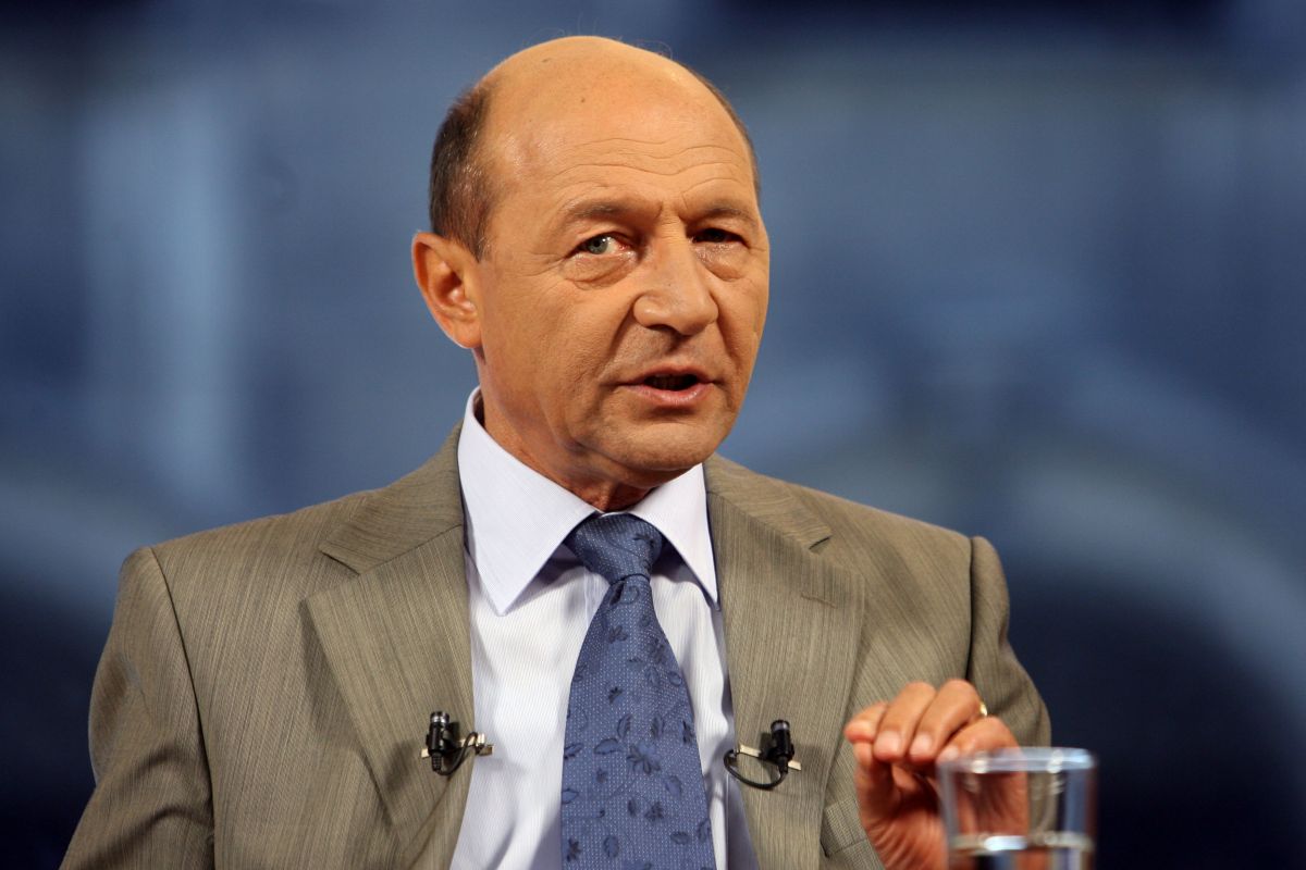 Traian Băsescu, supărat pe Poliție și Jandarmerie: “Merg doar la maneliști, nu în cluburi. Bianca Drăgușanu nu poate fi deranjată!”