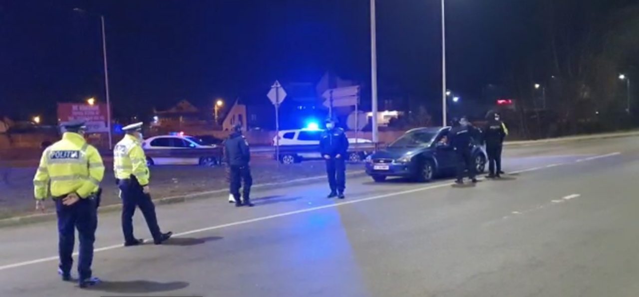 Sute de polițiști și jandarmi în stradă, în prima noapte de restricții de la ora 22.00! Au aplicat peste 5.500 de sancțiuni în valoare de aproape 1,3 milioane lei