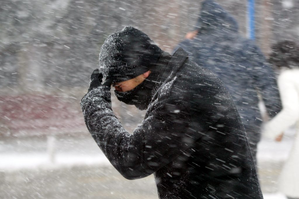 Avertizare meteo: Cod galben de ninsoare şi vânt în Capitală şi alte 14 judeţe din țară