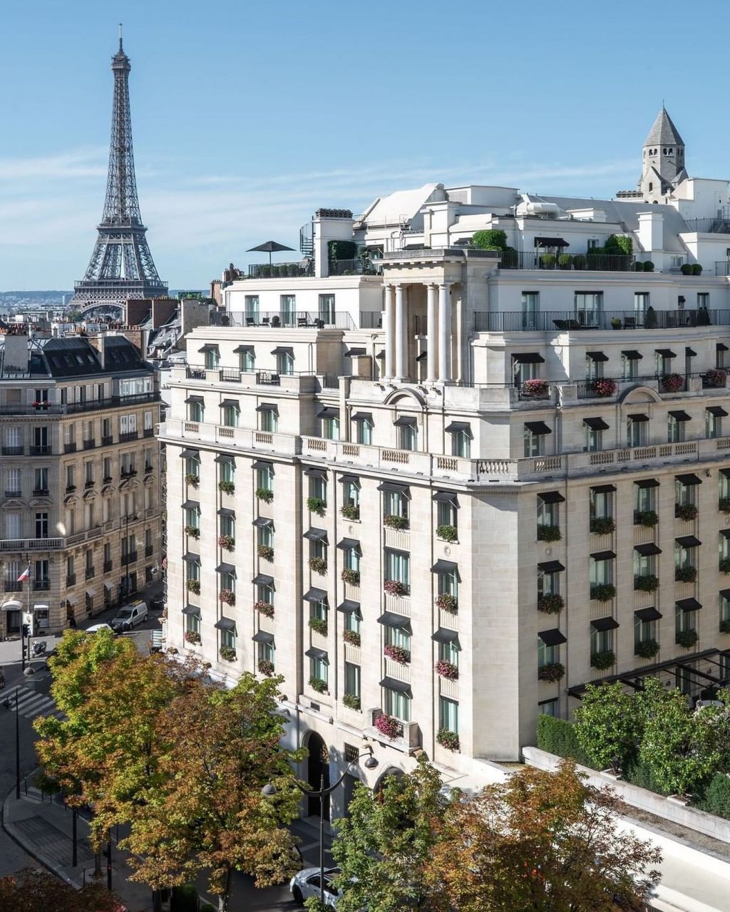 Hotel de lux din Paris, jefuit. Hoții au furat bijuterii în valoare de 100.000 de euro