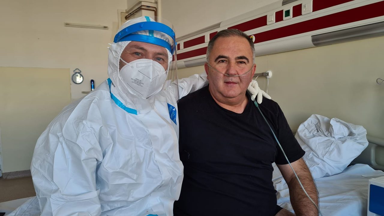 Titi Aur, alături de medicul care l-a tratat de COVID-19: „Doi învingători”