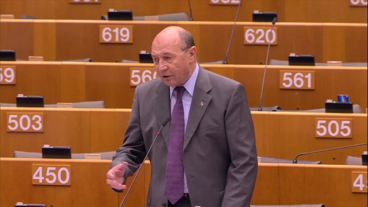 Europarlamentarul Traian Băsescu, despre vaccinul AstraZeneca: „Multe ţări încearcă să ia decizii politice”