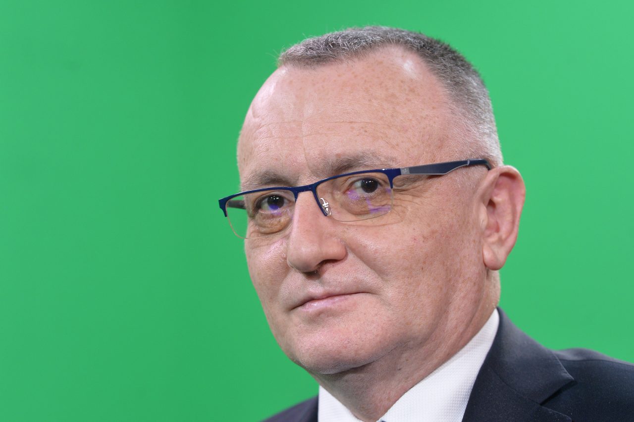 Ministrul Educației Sorin Cîmpeanu: Greutatea ghiozdanului va scădea