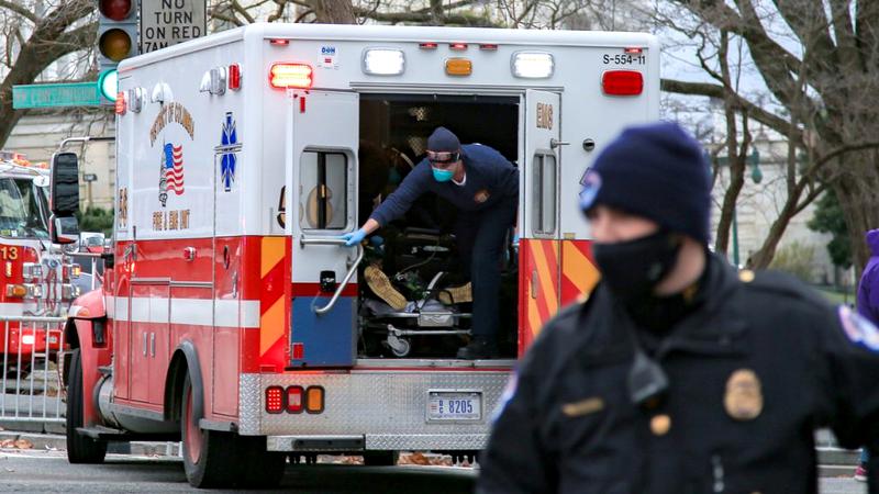 BREAKING NEWS. O mașină a intrat în doi polițiști la Capitoliu. Alertă de securitate în Washington DC / Suspectul și unul dintre ofițeri au murit din cauza rănilor