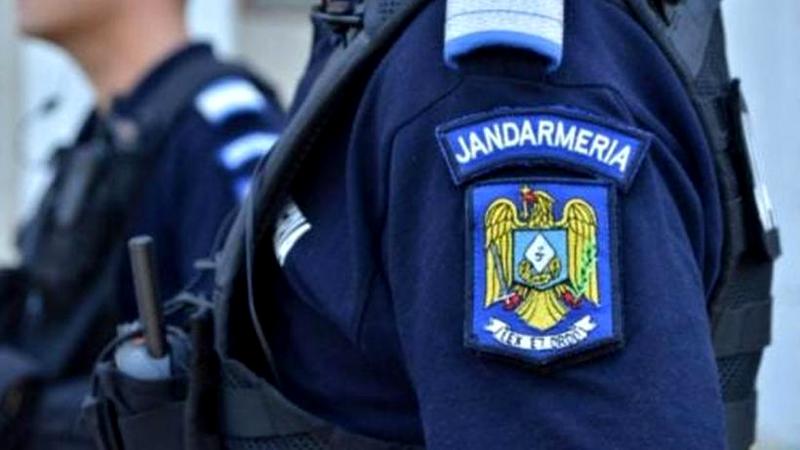 Număr impresionant de pliculețe cu DROGURI, găsite la un adolescent de 16 ani din București