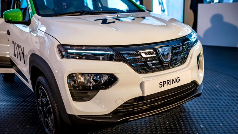 SPAIMA unui șofer de Dacia Spring: „Normal că m-au invadat piticii de panică pe creier”