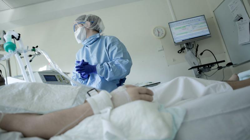 Mesajul unui şef de secţie ATI, pentru cei care au înjurat medicii: O molimă teribilă s-a dezvoltat în paralel cu pandemia. V-a afectat conştiinţa, sufletul