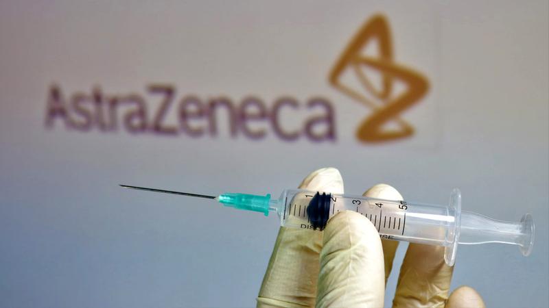 Vaccinarea cu AstraZeneca se poate face fără programare. „Se poate permite vaccinarea doar în centrele care nu au locurile ocupate”