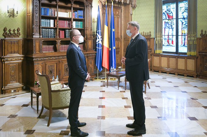 Oficialul OMS, Hans Kluge, a fost decorat miercuri de președintele Klaus Iohannis. “România este un exemplu pozitiv în regiune”