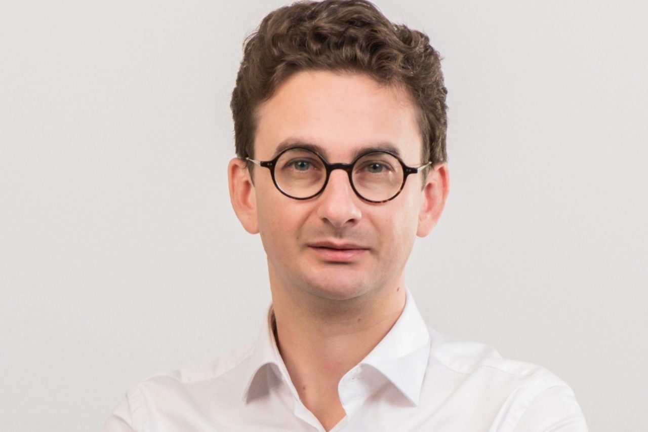Deputatul USR-PLUS Iulian Bulai, despre o poză cu el călărind virală pe social media: „Nu este un fake! Să fie într-un ceas bun, Kemal. Nici eu nu am știut că…” – FOTO