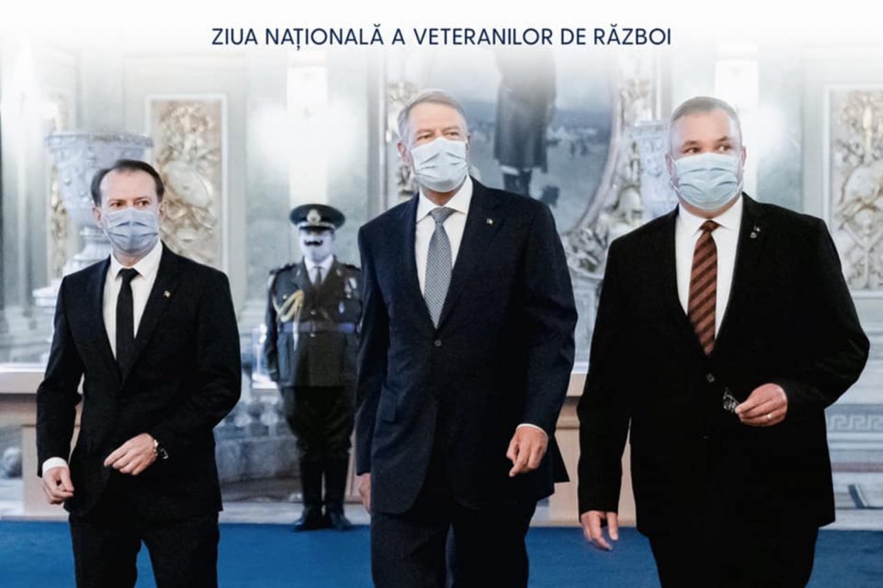 Cine este bărbatul care poartă mustață pe masca de protecție și apare într-o fotografie cu președintele Klaus Iohannis – FOTO