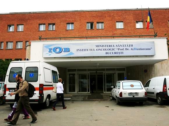 Pacienții bolnavi de cancer ar fi rămas fără tratament cu acordul lui Vlad Voiculescu. Prima măsură luată de Ioana Mihăilă