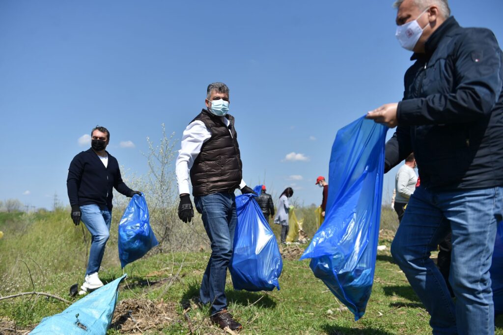Peste 10.000 de membri PSD, mobilizați în acțiuni de ecologizare de Ziua Pământului
