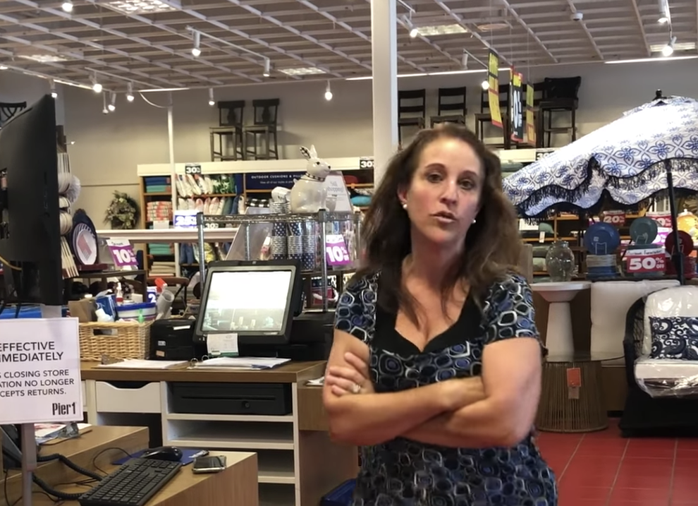 Femeie condamnată la o lună de închisoare, după ce a tușit în fața unei cliente, într-un magazin din Florida (VIDEO)