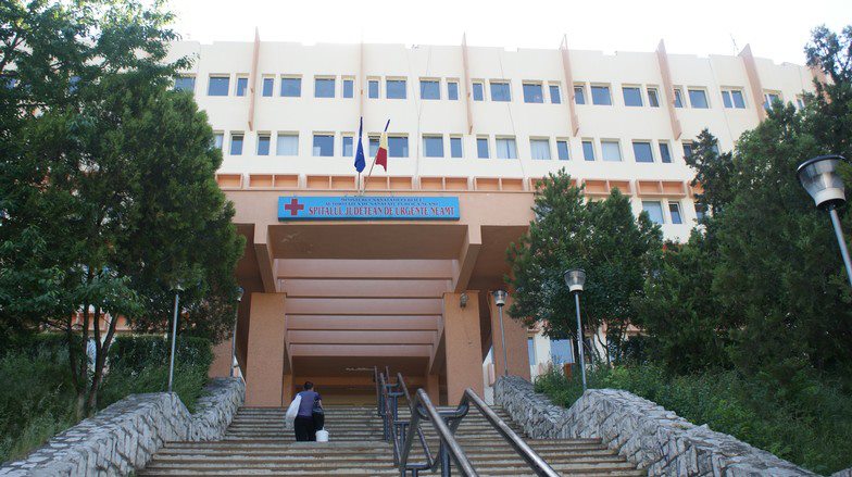 Un bătrân bolnav de COVID-19 s-a sinucis la Spitalul din Piatra Neamț, la scurt timp după vizita fiului său