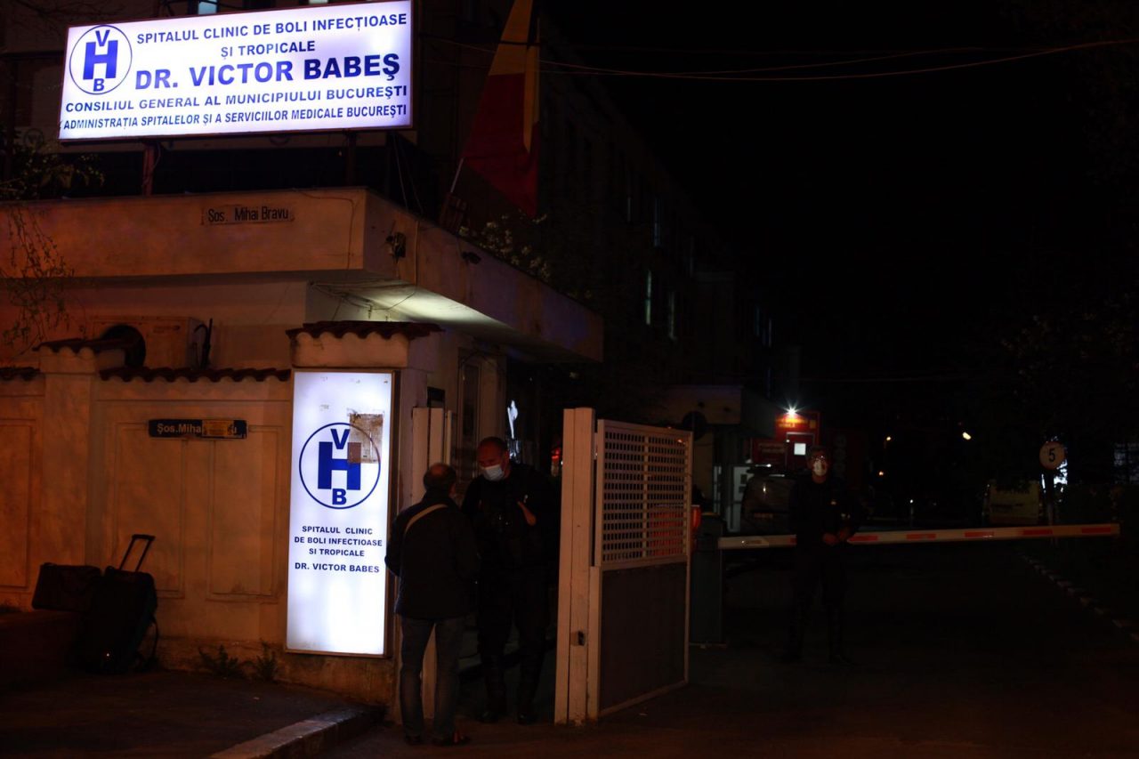 Anchetatorii ridică mai multe calculatoare de la Spitalul „Victor Babeș”, pentru percheziția informatică