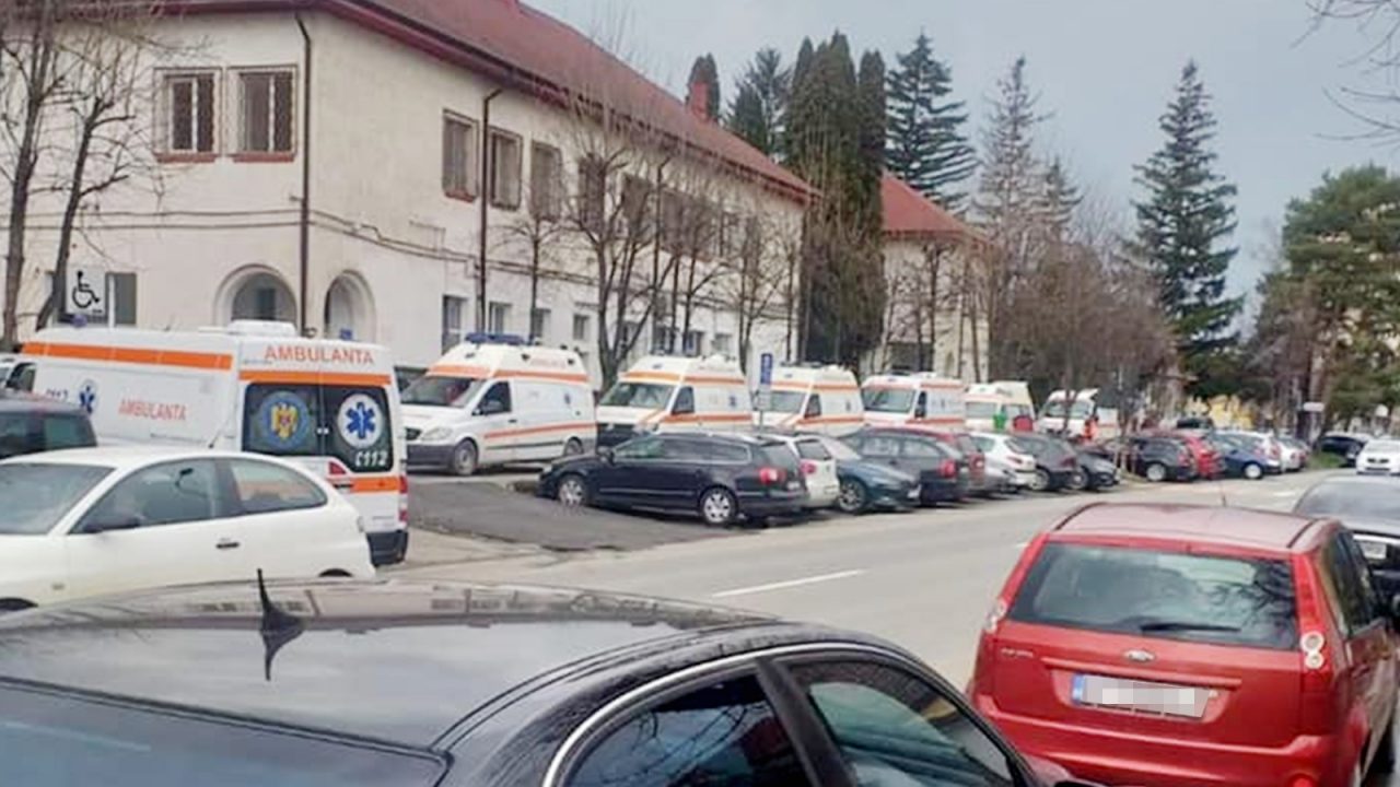 Un adolescent de 14 ani și alți patru tineri cu vârste între 20 și 29 de ani, răpuși de Covid în ultimele 24 de ore