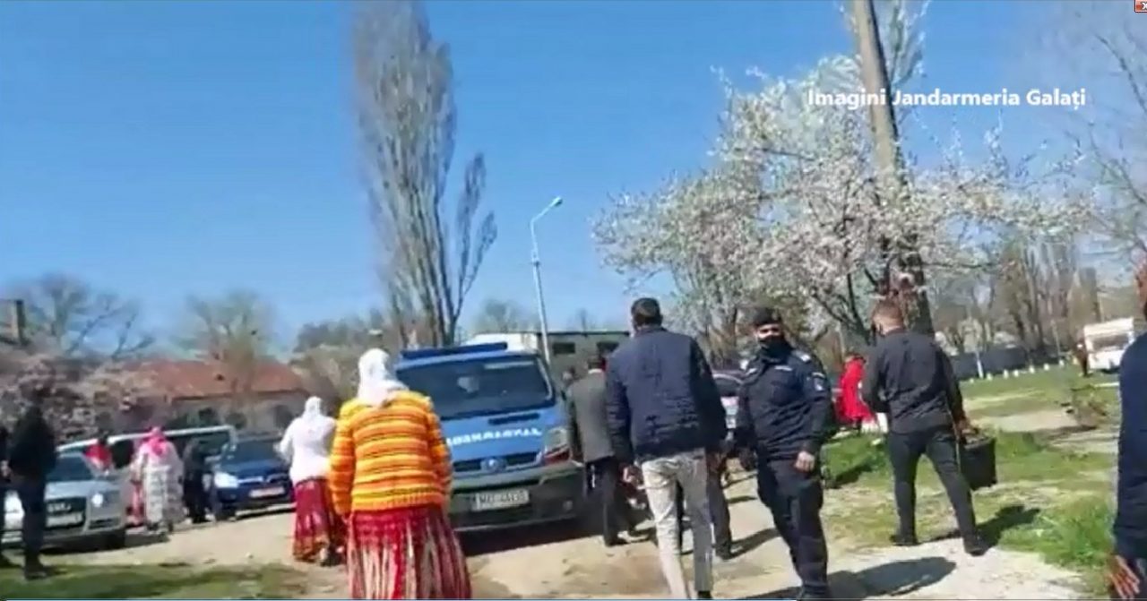 50 de persoane au participat la o procesiune religioasă de botez, pe malul Dunării. Un pastor a fost sancționat de jandarmi cu amendă în cuantum de 3.000 lei – VIDEO