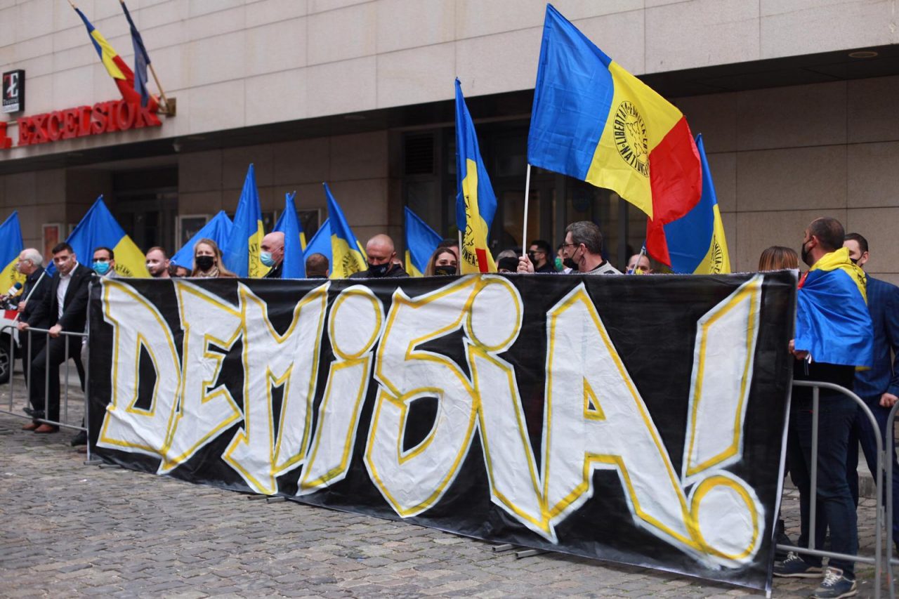 Protest AUR în fața sediului Ministerului Sănătății. George Simion: Folosim toate pârghiile necesare ca Vlad Voiculescu să plece. AUR o să-l dea afară- FOTO