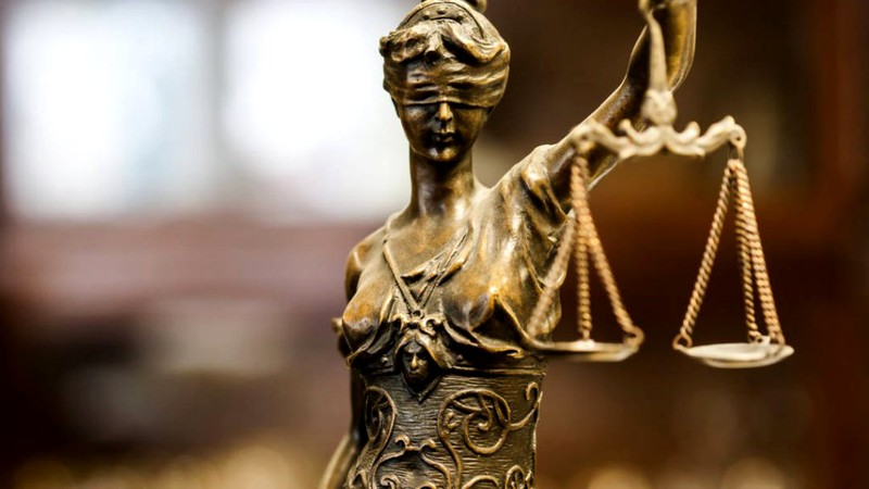 Un avocat din Baroul Brașov este cercetat penal sub acuzația că ar fi întreținut relații sexuale cu un minor