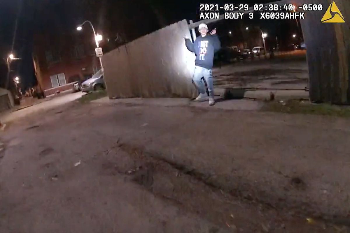 Copil de 13 ani, împușcat mortal de polițiștii din Chicago! VIDEO șocant!