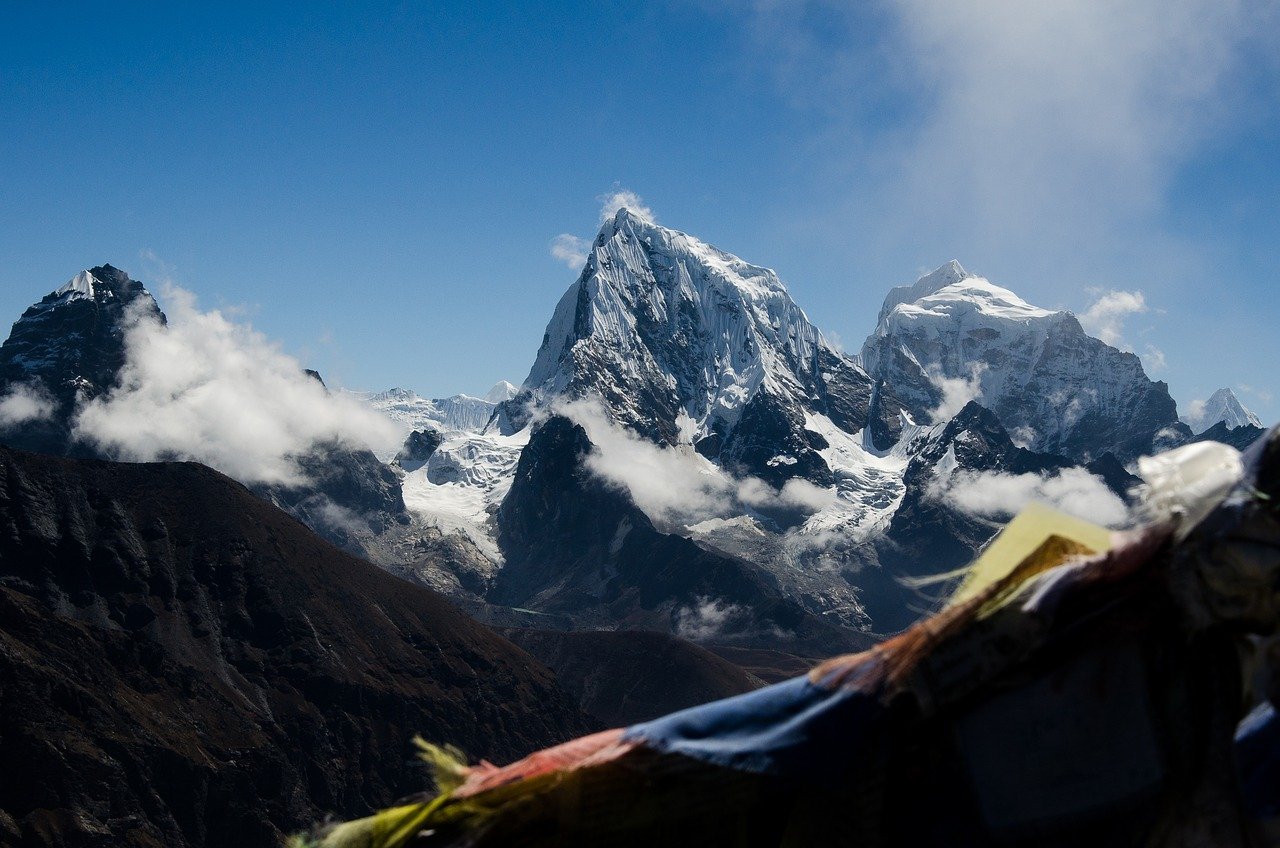 Un norvegian, primul alpinist testat pozitiv pentru COVID pe Muntele Everest