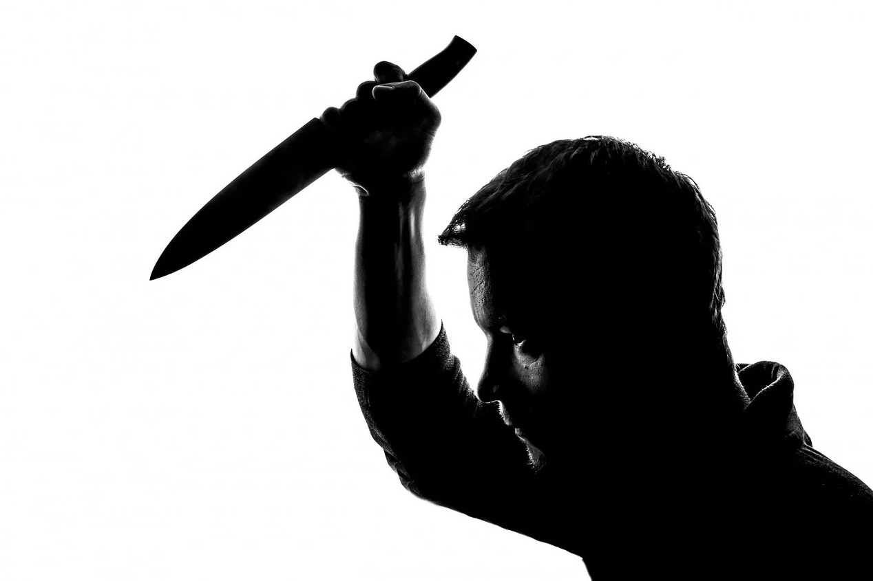ARAD. Un bărbat și-a înjunghiat soția, apoi s-a aruncat pe geam, de la etajul 4! Ce s-a întâmplat