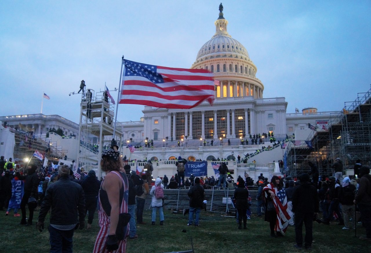 Militantul pro-Trump care a devenit celebru în urma asaltului de la Capitoliu, condamnat la închisoare
