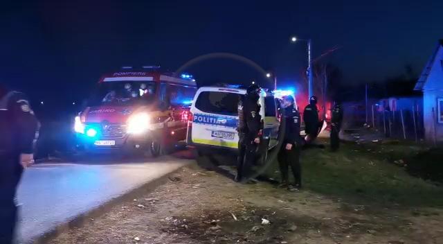 Polițiști atacați de zeci de rromi în Satu Mare! Mai multe persoane au ajuns la spital (VIDEO)