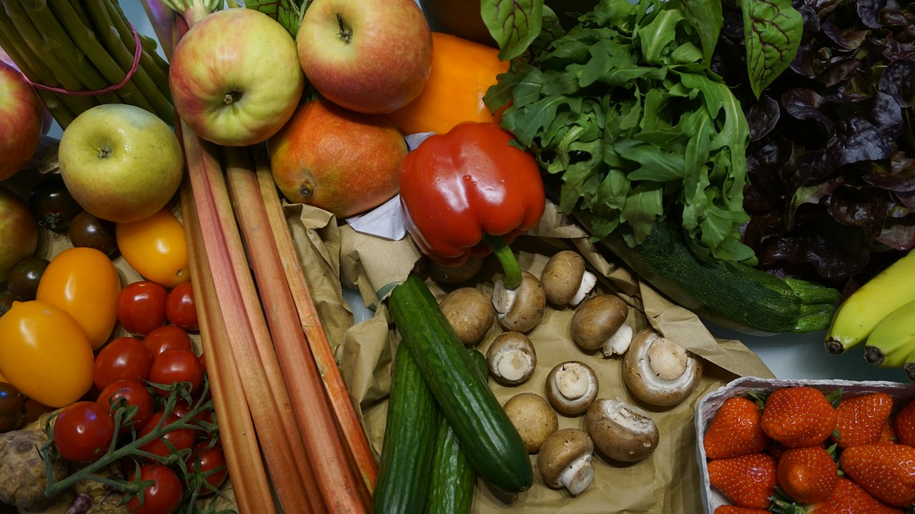 CONTROALE: Amenzi de 120.000 lei pentru proprietarii de depozite de fructe și legume aduse din import. Verificări privind reziduurile de pesticide