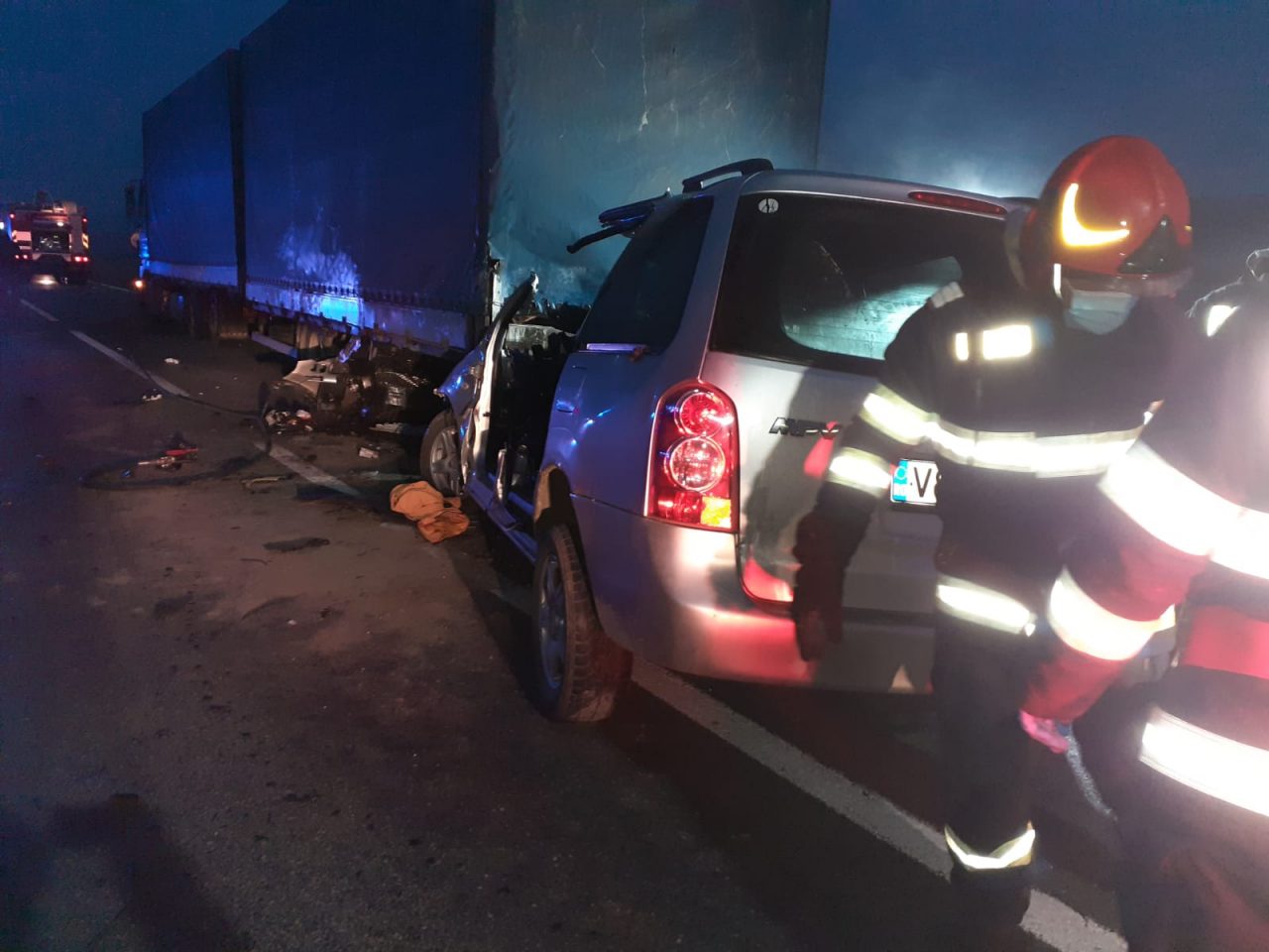 Accident cu patru morți în județul Galați, după coliziunea între un TIR și un autoturism (FOTO)