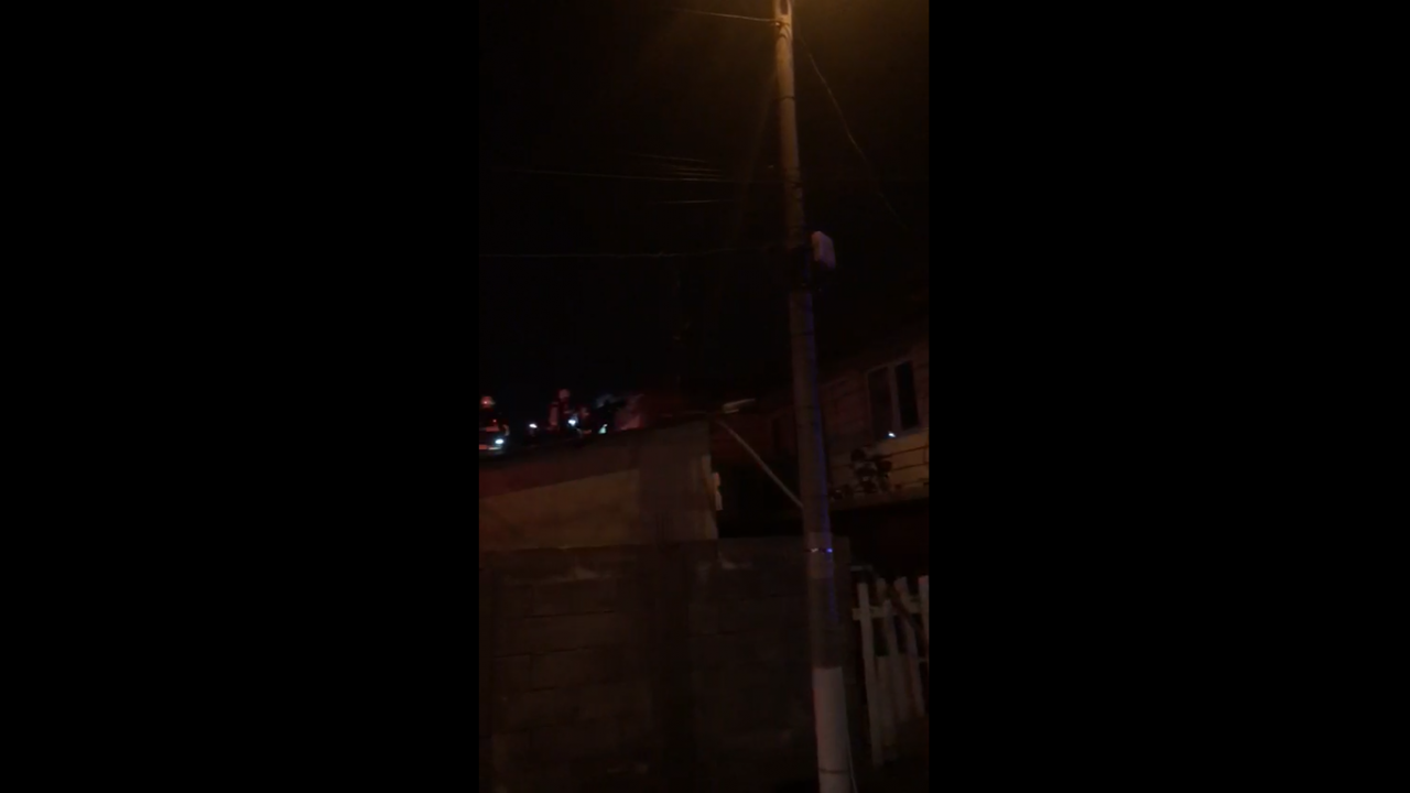 Incendiu în Capitală. Un bărbat și-ar fi dat foc la casă
