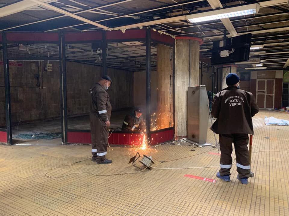 „Buticarii” de la metrou pierd procesul privind demolarea magazinelor! Ce au decis magistrații Judecătoriei Sector 1