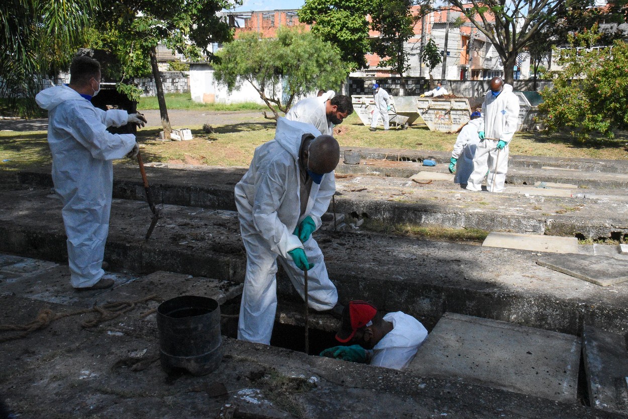 Brazilia: Morminte vechi, golite pentru a face loc victimelor COVID