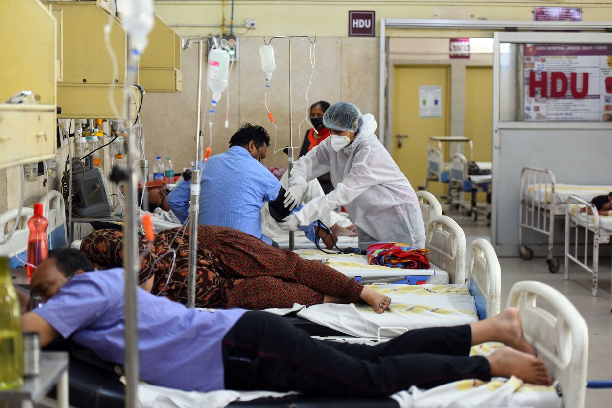 India anunță cel mai ridicat bilanț COVID-19 din lume pentru a doua zi consecutiv / Un incendiu la un spital a dus la moartea a 14 pacienți