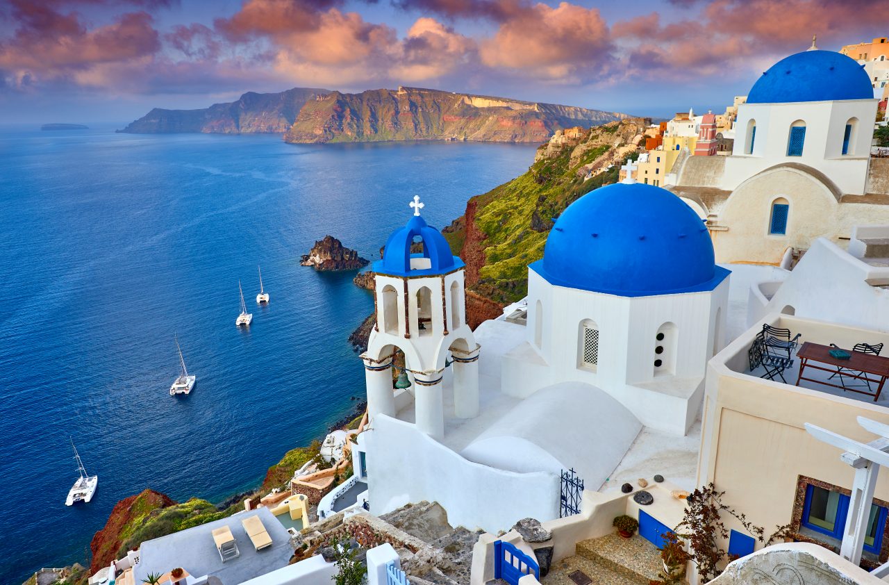 SANTORINI, din nou la mare căutare. Primul vas de croazieră care a ajuns pe insulă după seria lungă de cutremure