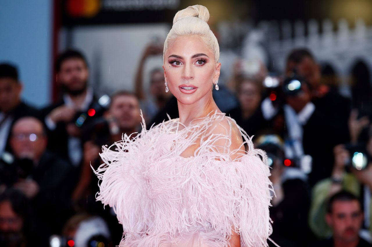 Cinci persoane au fost reținute după ce i-au furat câinii lui Lady Gaga. Nu știau cui îi aparțineau, de fapt, animalele