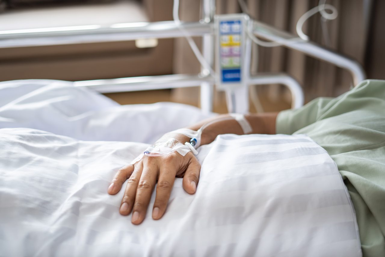 O femeie A MURIT, deși fusese de aproape 30 de ori la medic. I se spunea că e doar o durere de spate, când de fapt suferea de o boală gravă