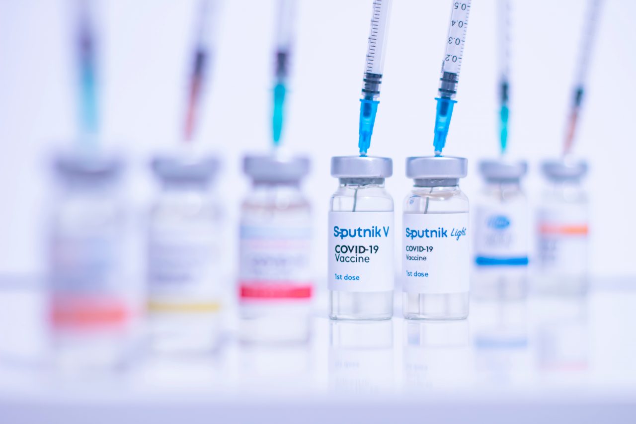 „O variantă vie” a virusului care provoacă răceala, găsită în vaccinul rusesc anti-COVID-19 Sputnik V