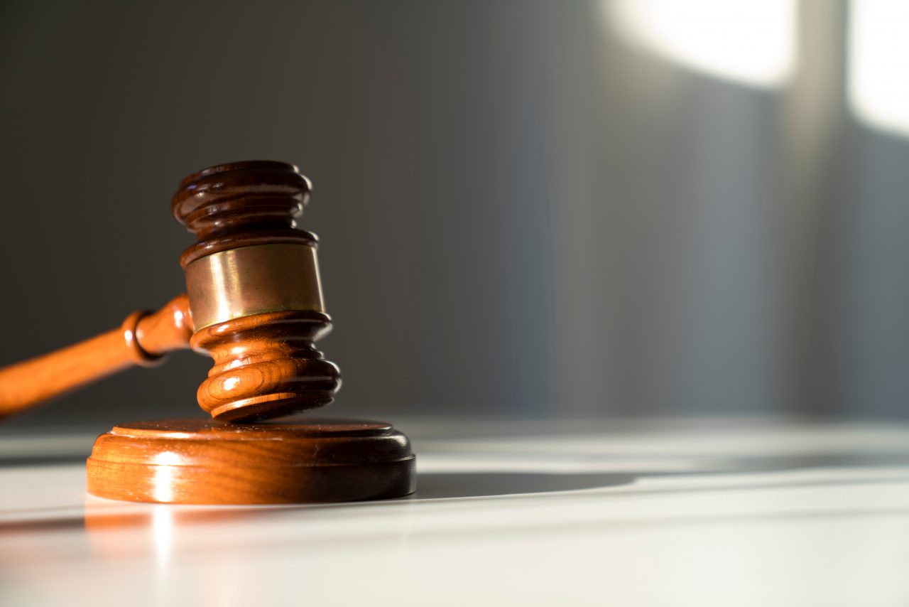 Șeful unei importante instituții publice, vizat de o anchetă după ce și-ar fi falsificat actele de studii. Prejudiciul se apropie de un milion de lei