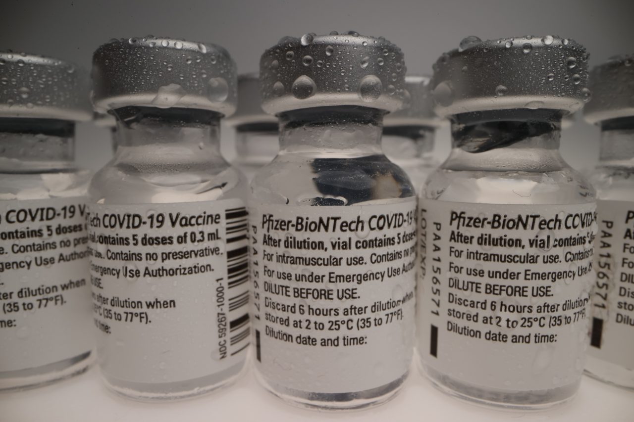 Cea mai mare tranșă de vaccin Pfizer ajunge luni în România: Cum vor fi repartizate cele peste 500.000 de doze
