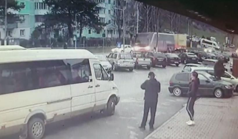 Tragedie în județul Brașov: Un șofer a murit după ce mașina i-a fost lovită din spate de un autocar