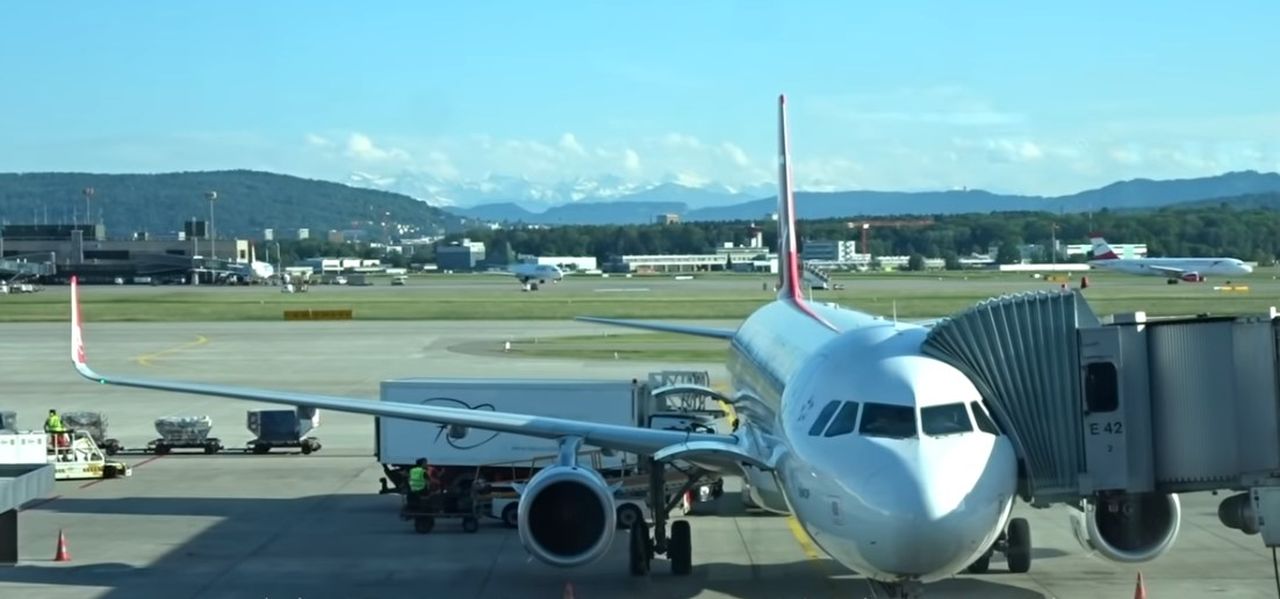 Cea mai mare COMANDĂ din istoria aviației civile: IndiGo a comandat 500 de avioane Airbus A320. Cât va plăti transportatorul aerian