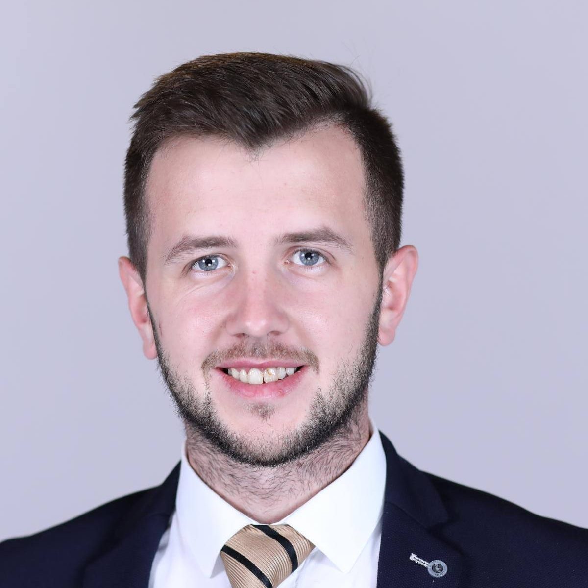 Un deputat AUR, fără declarația de avere completată. „Părinții m-au ajutat”